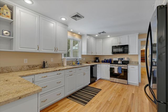 1820 Santuit Newtown Road, Cotuit, MA 02635