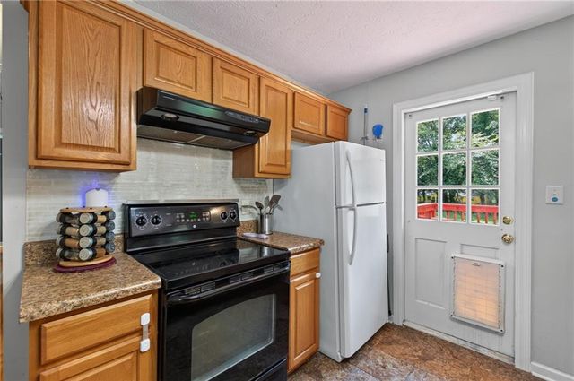 877 King Drive, Conyers, GA 30094