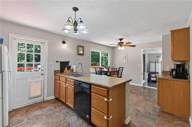877 King Drive, Conyers, GA 30094