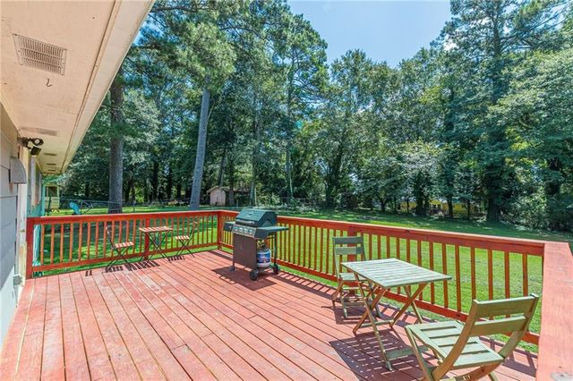 877 King Drive, Conyers, GA 30094