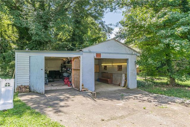 877 King Drive, Conyers, GA 30094