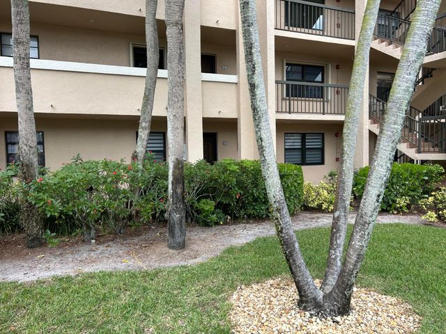 140 Lake Nancy Lane 115, West Palm Beach, FL 33411