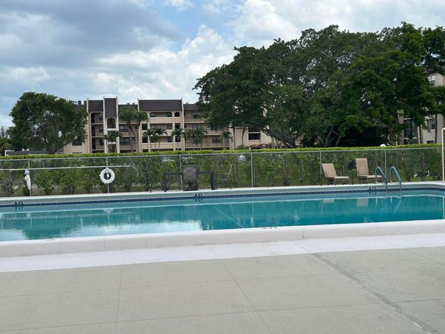 140 Lake Nancy Lane 115, West Palm Beach, FL 33411