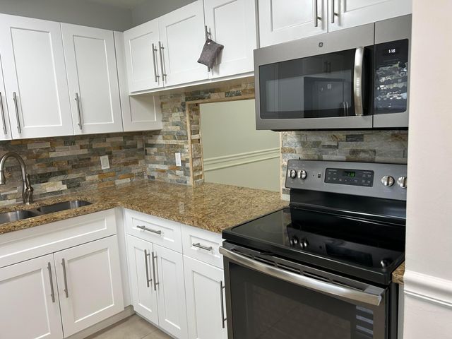 140 Lake Nancy Lane 115, West Palm Beach, FL 33411