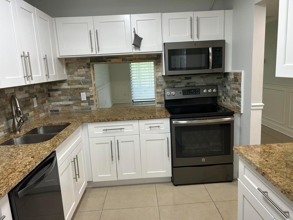 140 Lake Nancy Lane 115, West Palm Beach, FL 33411