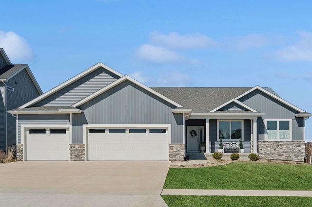 2709 Arbor Ridge Road, Cedar Falls, IA 50613