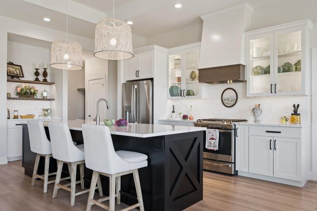 2709 Arbor Ridge Road, Cedar Falls, IA 50613