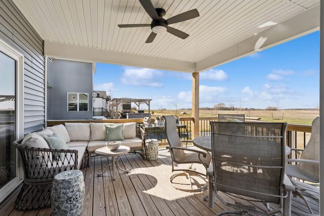 2709 Arbor Ridge Road, Cedar Falls, IA 50613