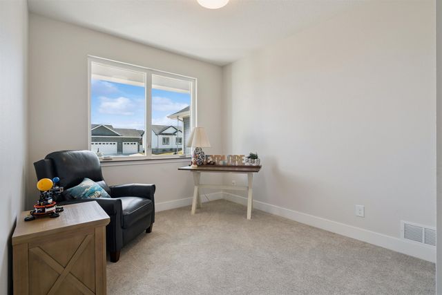 2709 Arbor Ridge Road, Cedar Falls, IA 50613