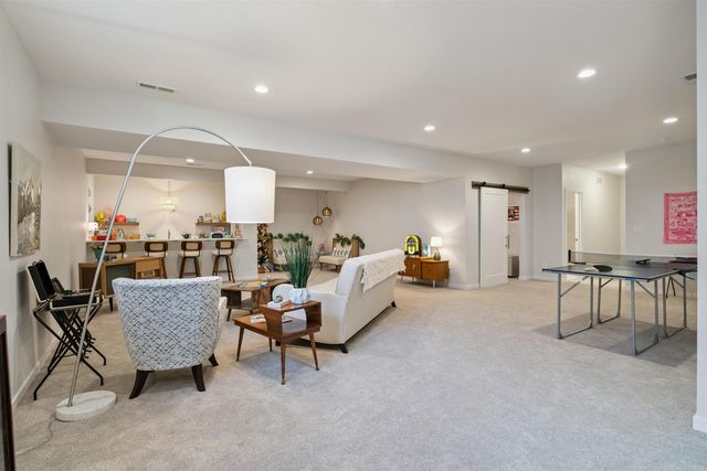 2709 Arbor Ridge Road, Cedar Falls, IA 50613