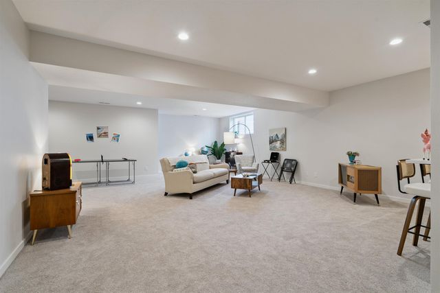 2709 Arbor Ridge Road, Cedar Falls, IA 50613