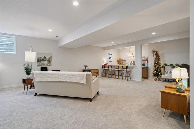 2709 Arbor Ridge Road, Cedar Falls, IA 50613