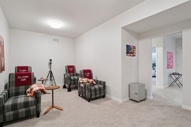 2709 Arbor Ridge Road, Cedar Falls, IA 50613