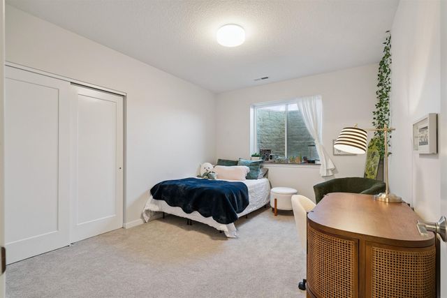 2709 Arbor Ridge Road, Cedar Falls, IA 50613