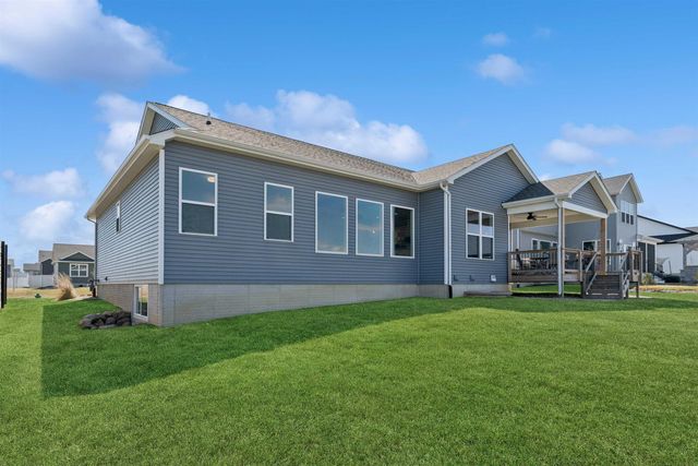 2709 Arbor Ridge Road, Cedar Falls, IA 50613