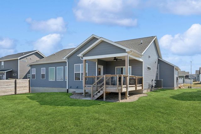 2709 Arbor Ridge Road, Cedar Falls, IA 50613