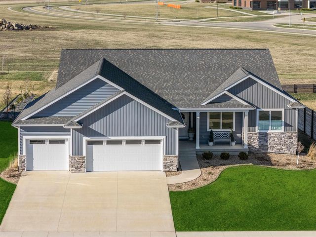 2709 Arbor Ridge Road, Cedar Falls, IA 50613