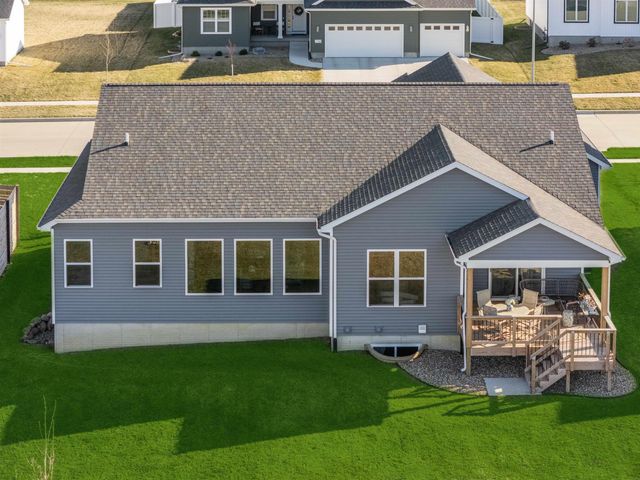 2709 Arbor Ridge Road, Cedar Falls, IA 50613