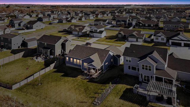 2709 Arbor Ridge Road, Cedar Falls, IA 50613