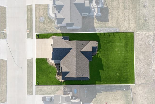 2709 Arbor Ridge Road, Cedar Falls, IA 50613