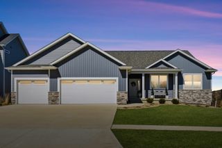 2709 Arbor Ridge Road, Cedar Falls, IA 50613