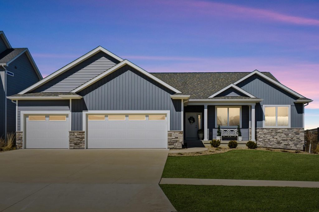 2709 Arbor Ridge Road, Cedar Falls, IA 50613