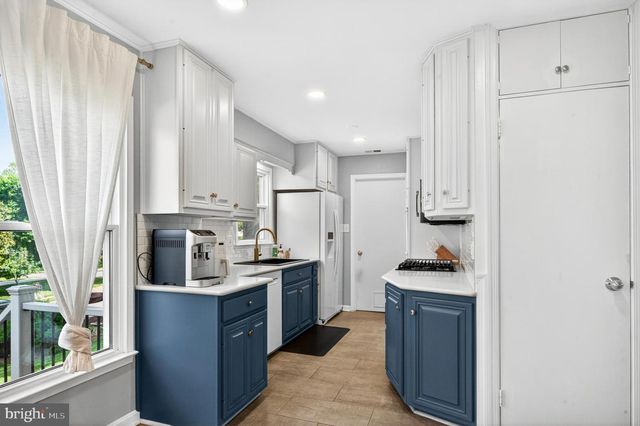 1834 SAINT ROMAN DR, Vienna, VA 22182