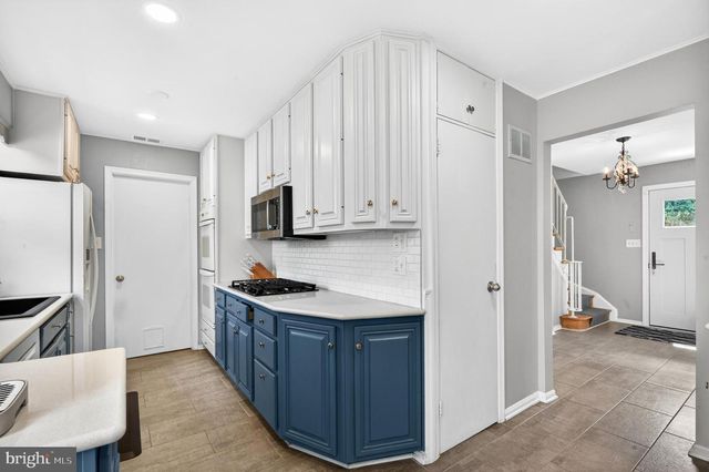 1834 SAINT ROMAN DR, Vienna, VA 22182