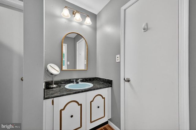 1834 SAINT ROMAN DR, Vienna, VA 22182
