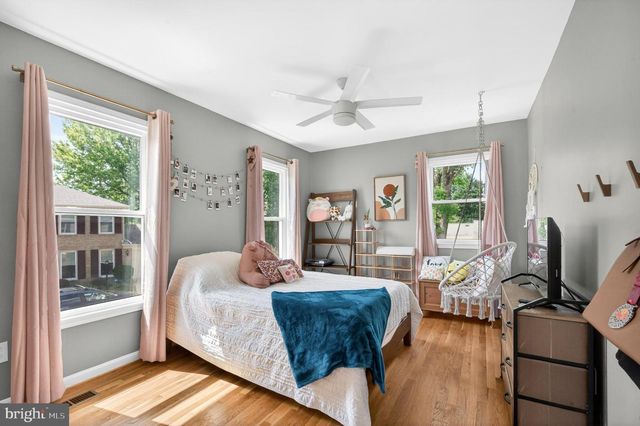 1834 SAINT ROMAN DR, Vienna, VA 22182