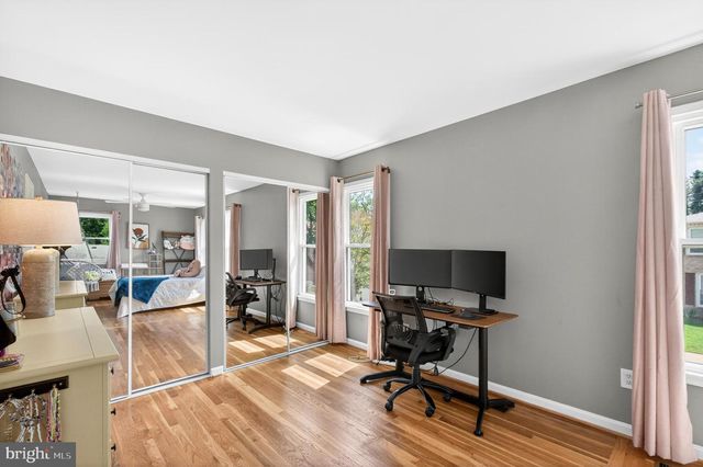 1834 SAINT ROMAN DR, Vienna, VA 22182