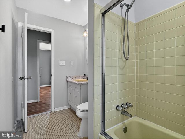 1834 SAINT ROMAN DR, Vienna, VA 22182