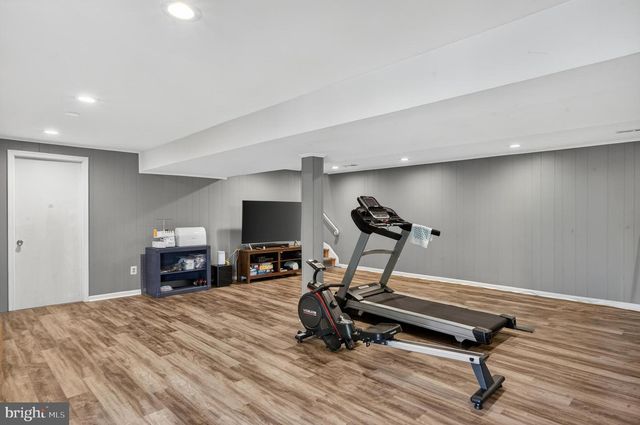 1834 SAINT ROMAN DR, Vienna, VA 22182