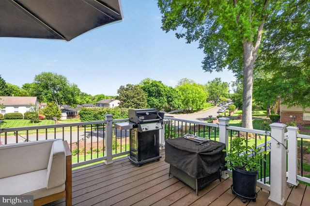 1834 SAINT ROMAN DR, Vienna, VA 22182