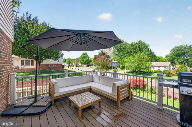 1834 SAINT ROMAN DR, Vienna, VA 22182