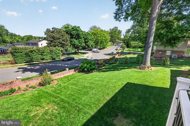 1834 SAINT ROMAN DR, Vienna, VA 22182