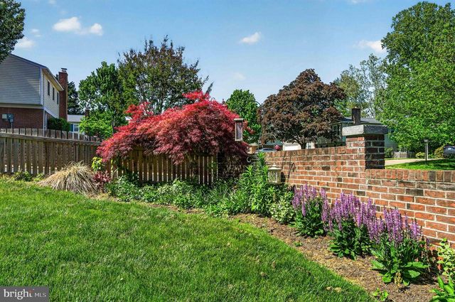 1834 SAINT ROMAN DR, Vienna, VA 22182