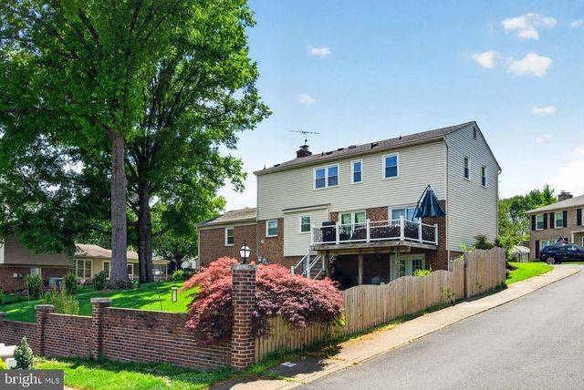 1834 SAINT ROMAN DR, Vienna, VA 22182