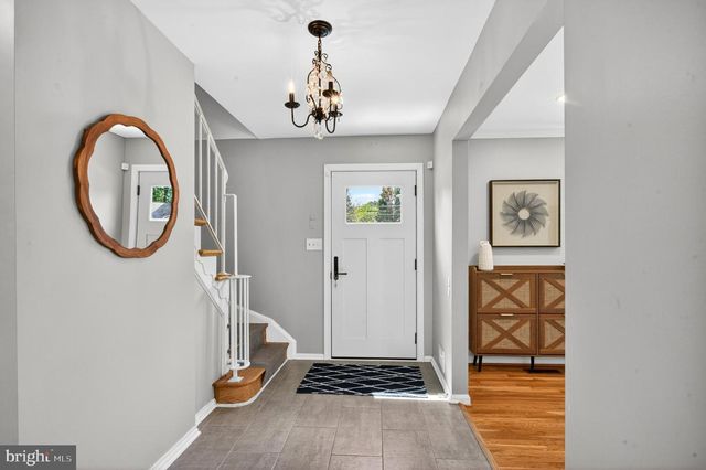 1834 SAINT ROMAN DR, Vienna, VA 22182