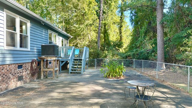 708 Mistique Court, New Bern, NC 28560