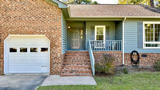 708 Mistique Court, New Bern, NC 28560