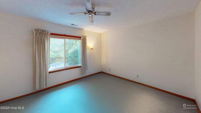 708 Mistique Court, New Bern, NC 28560