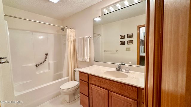 708 Mistique Court, New Bern, NC 28560