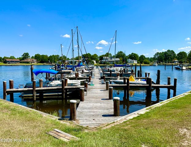 708 Mistique Court, New Bern, NC 28560