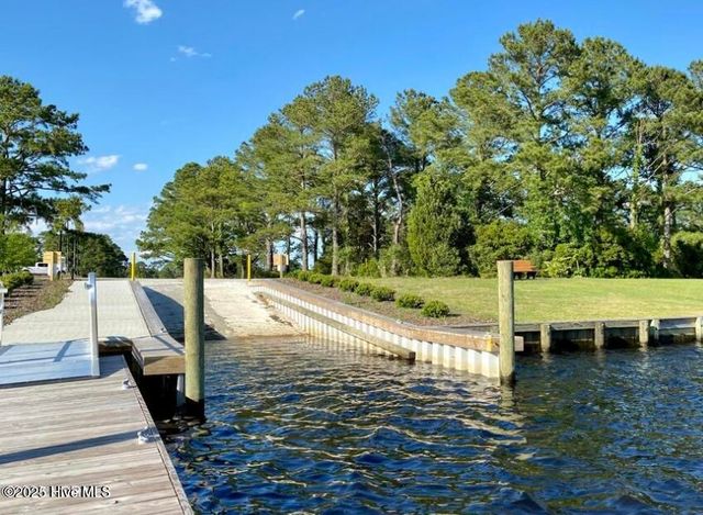 708 Mistique Court, New Bern, NC 28560