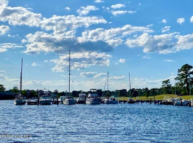 708 Mistique Court, New Bern, NC 28560