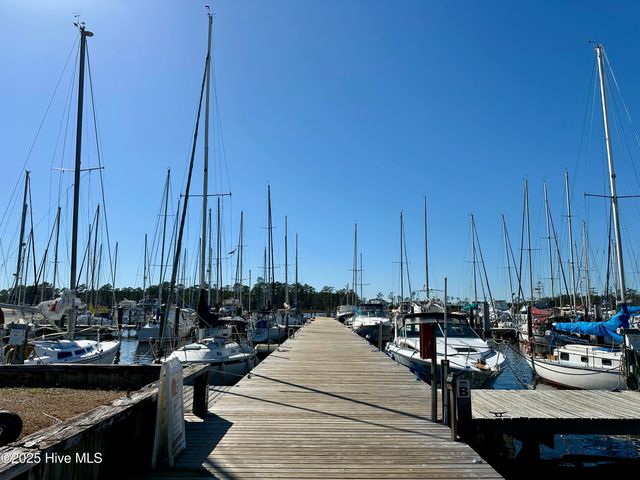 708 Mistique Court, New Bern, NC 28560