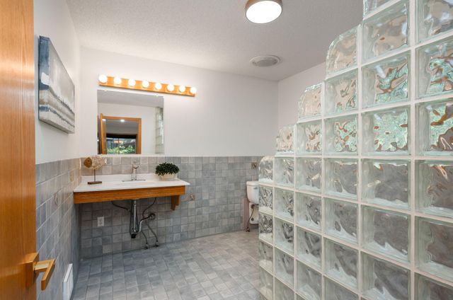 2015 Upton Avenue S, Minneapolis, MN 55405