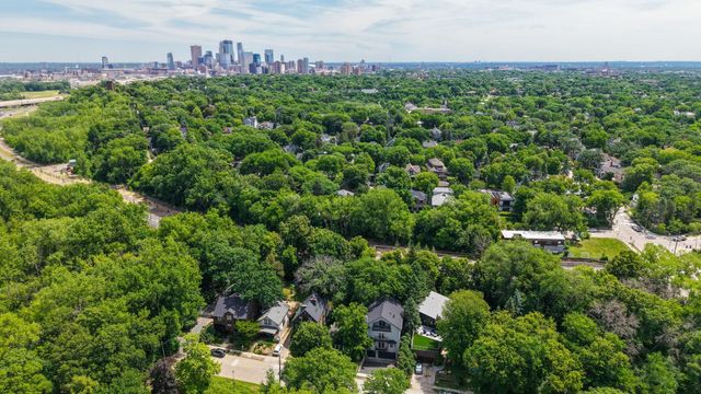 2015 Upton Avenue S, Minneapolis, MN 55405