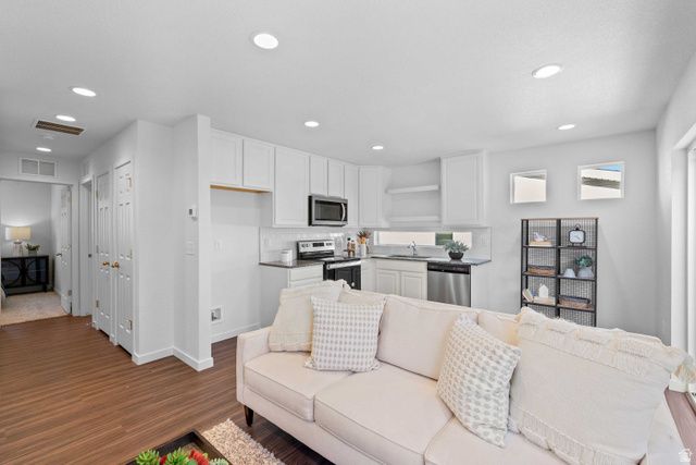 55 N JORDON RIVER WAY, Saratoga Springs, UT 84045